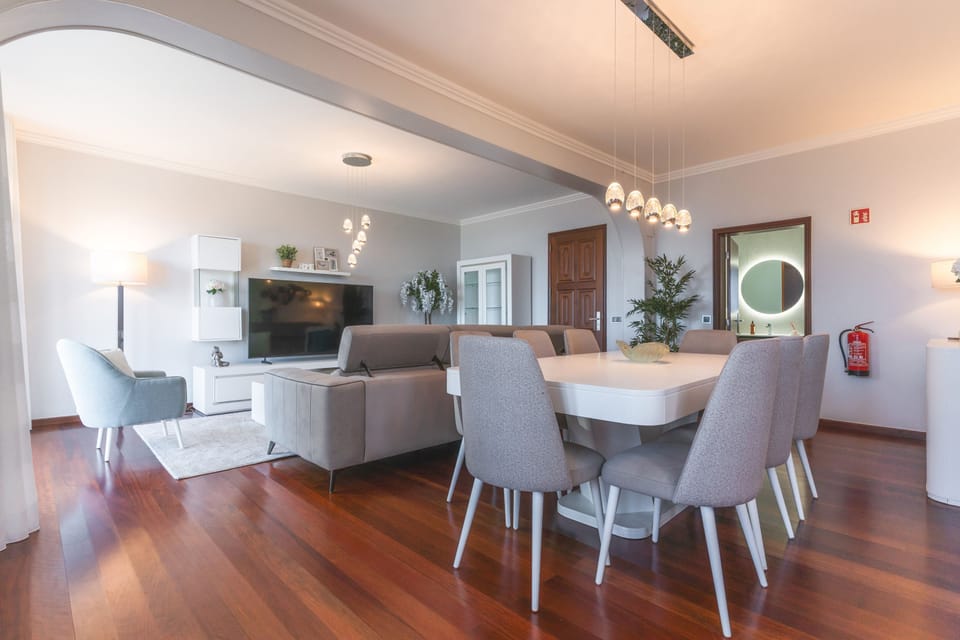 House | 4 bedrooms, desk