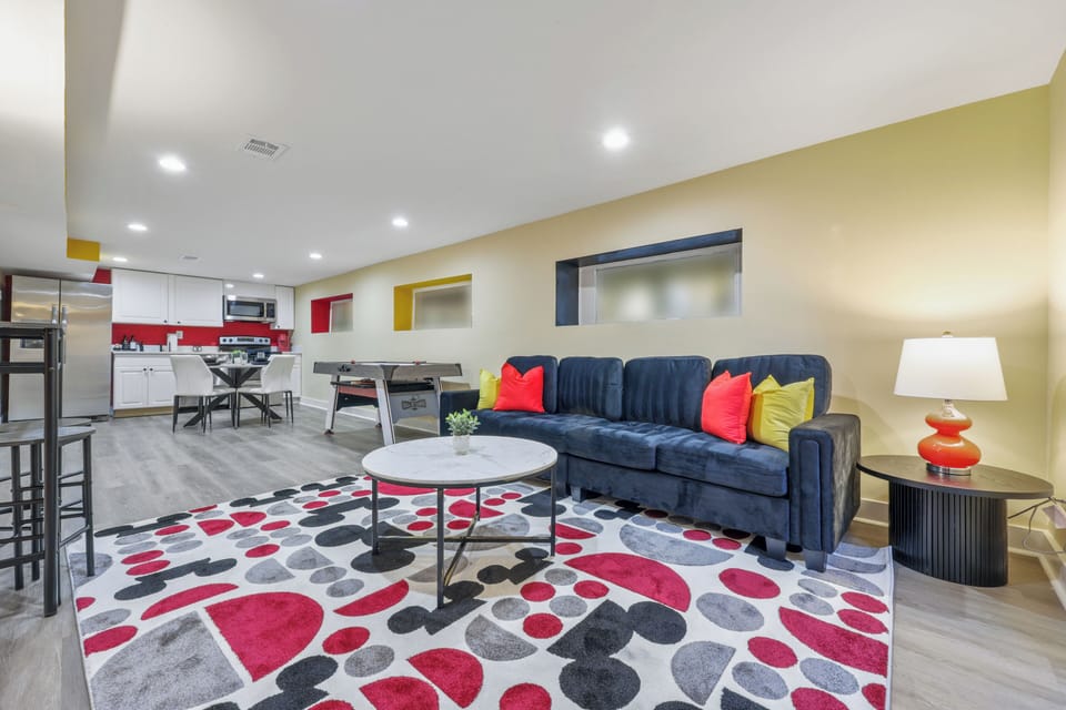House, 6 Bedrooms, Pets Allowed, Park View | Living area