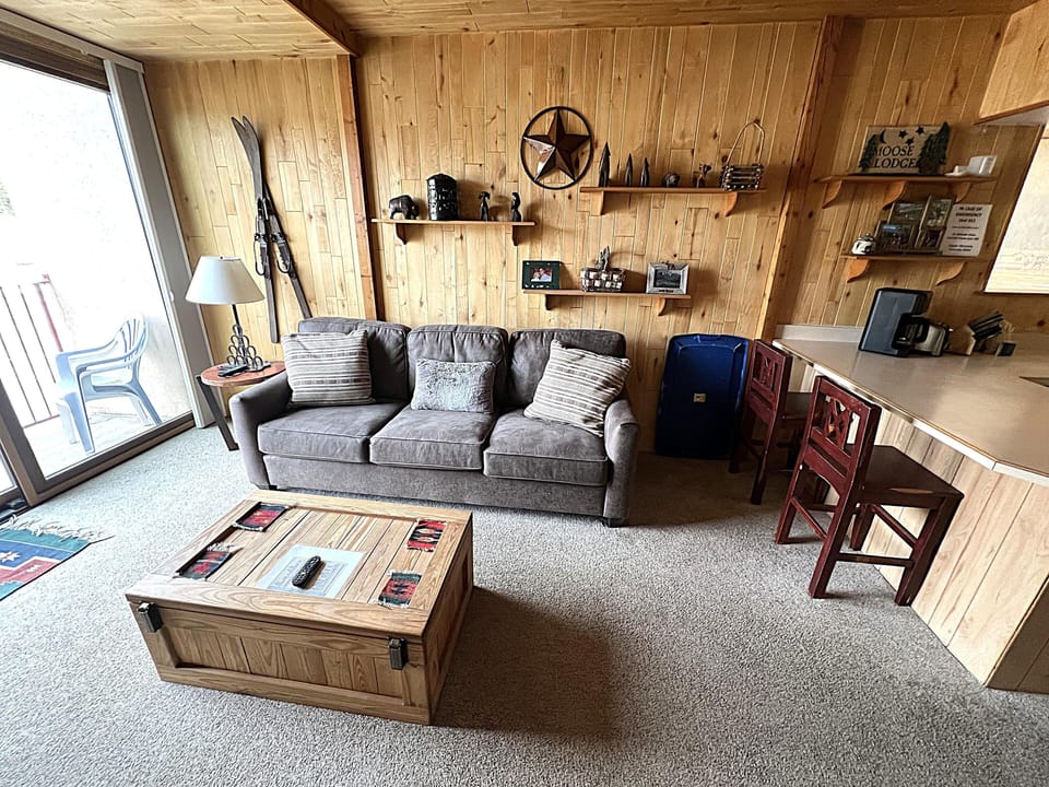 Condo, 1 Queen Bed, Mountain View (Summit House East 1 Bed Loft 2 Bath S) | Living area