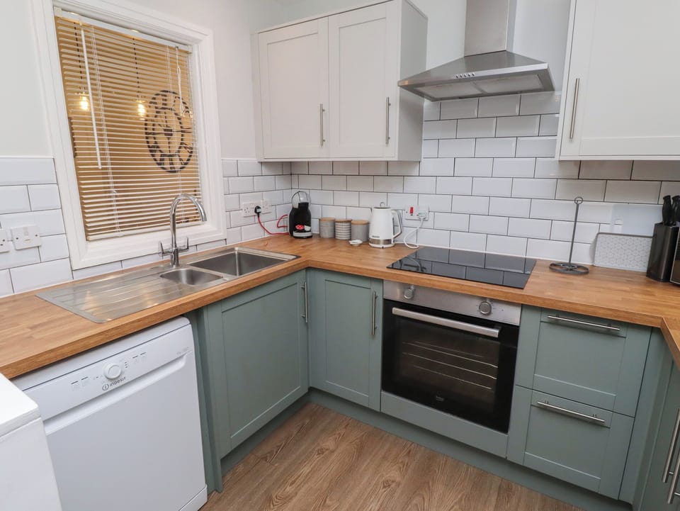 Dishwasher, cookware/dishes/utensils