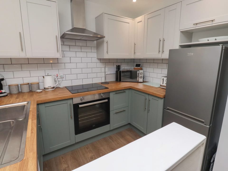Dishwasher, cookware/dishes/utensils