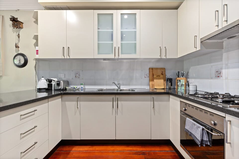 Apartment | Private kitchen | Cookware/dishes/utensils
