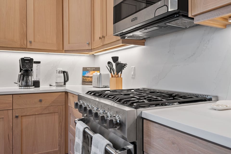 Condo, Balcony, Mountain View | Private kitchen | Coffee/tea maker, electric kettle