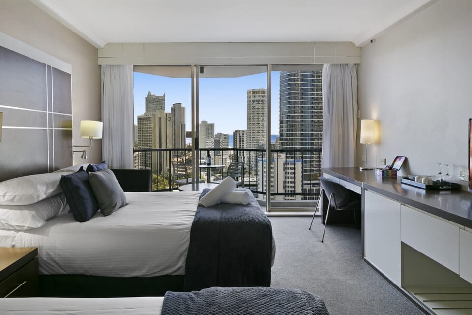 Ocean View 2-bed Studio In the Heart of Surfers Apartment in Surfers Paradise