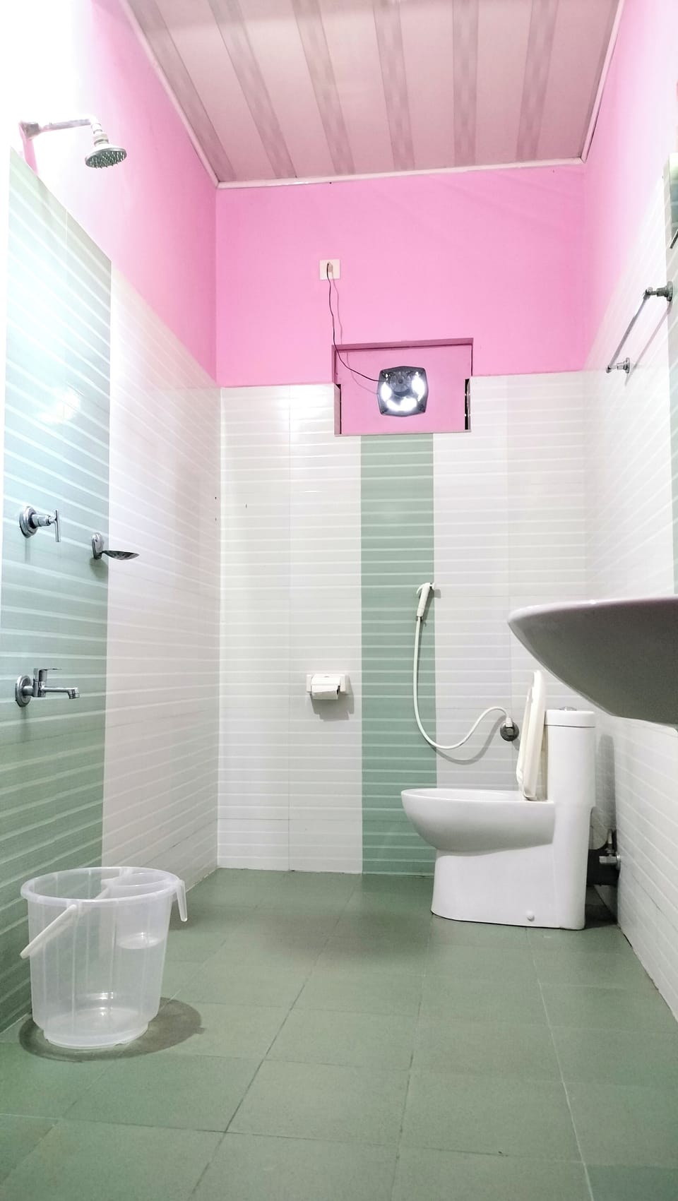 Towels, soap, shampoo, toilet paper