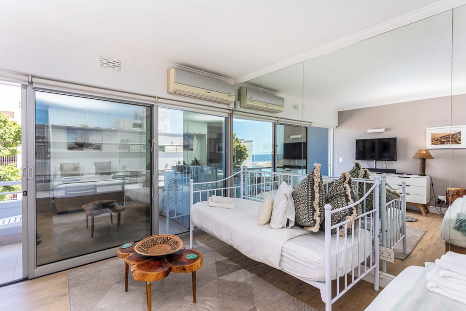 Deluxe Apartment, Balcony, Beach View | Living area