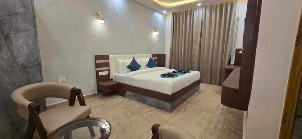 Family Suite, Balcony, Garden View | Premium bedding, down comforters, memory foam beds, minibar