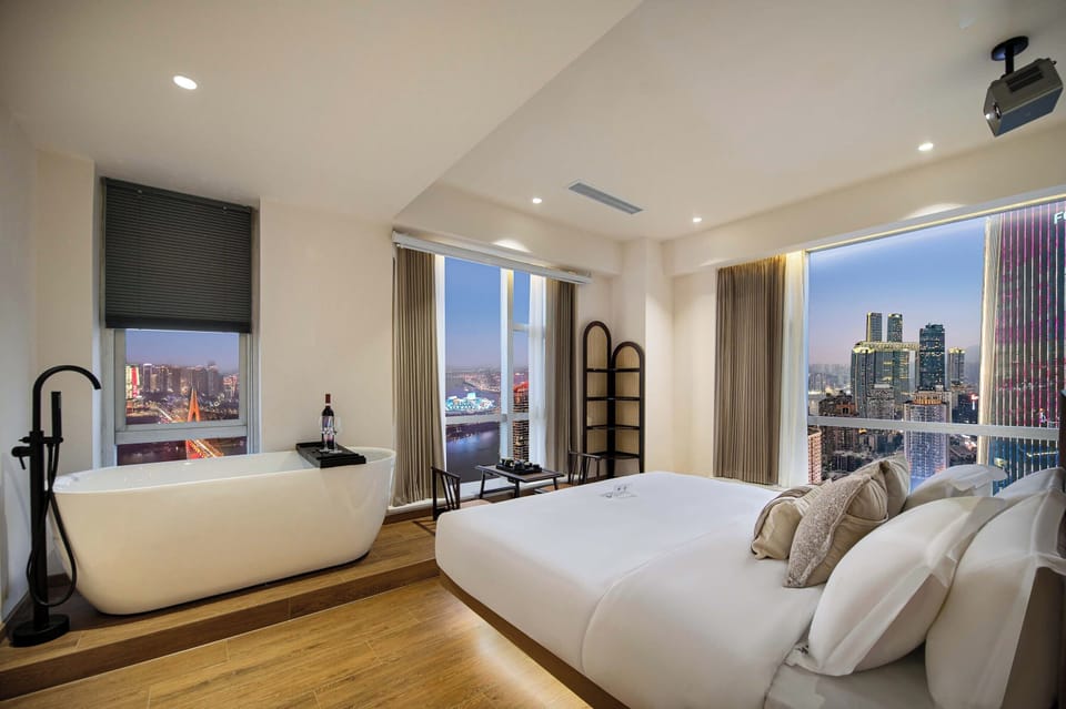 Classic Room, City View | Laptop workspace, blackout drapes, soundproofing, WiFi (free)