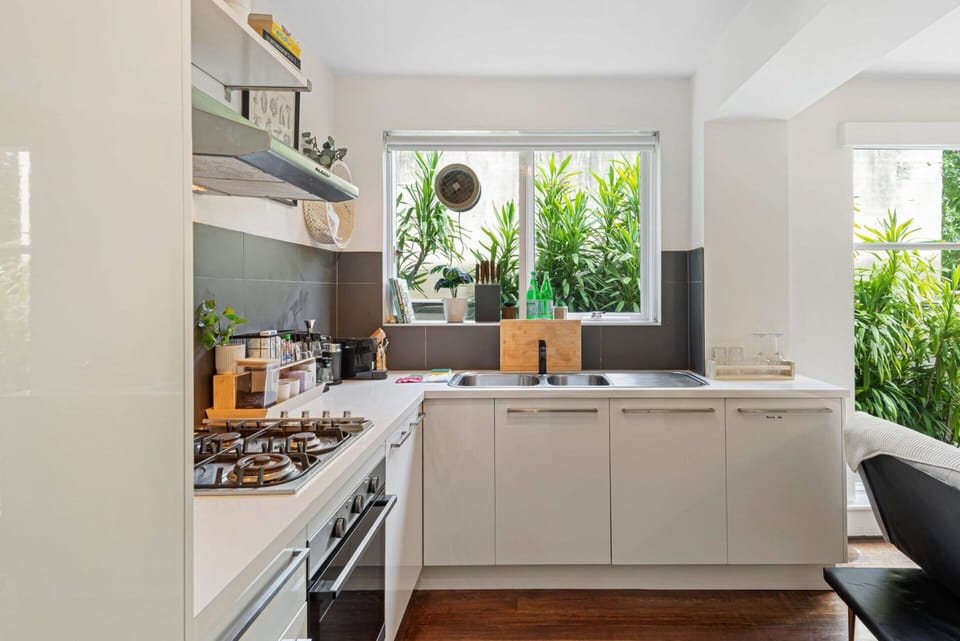 Apartment | Private kitchen | Cookware/dishes/utensils