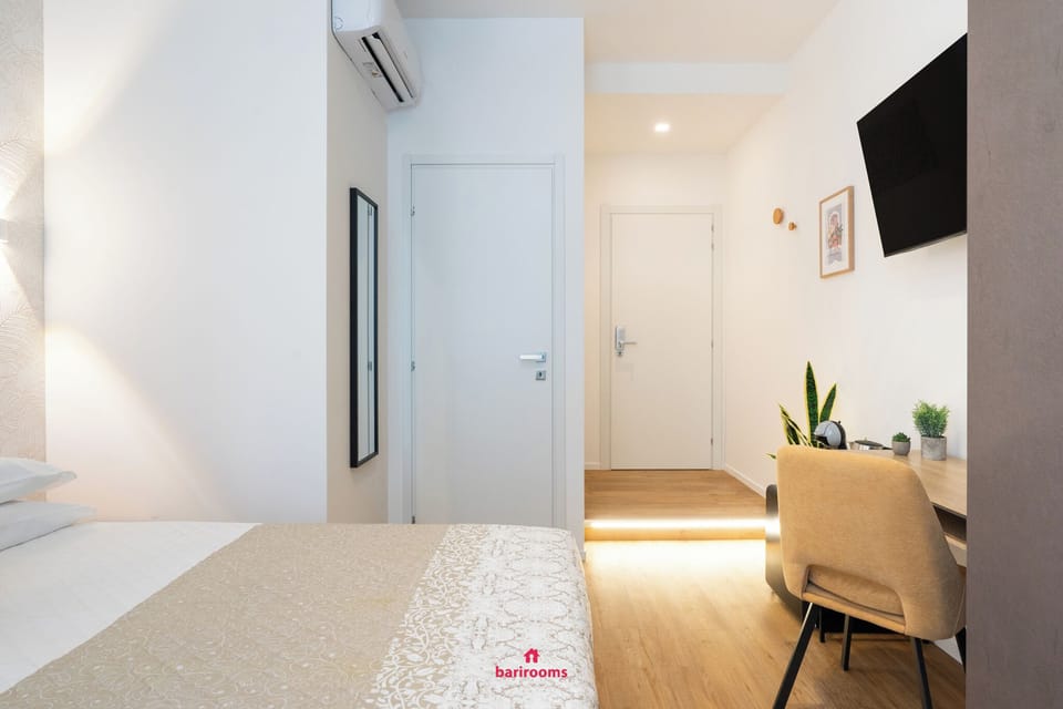 Deluxe Double Room | Desk, iron/ironing board (on request), WiFi (free)