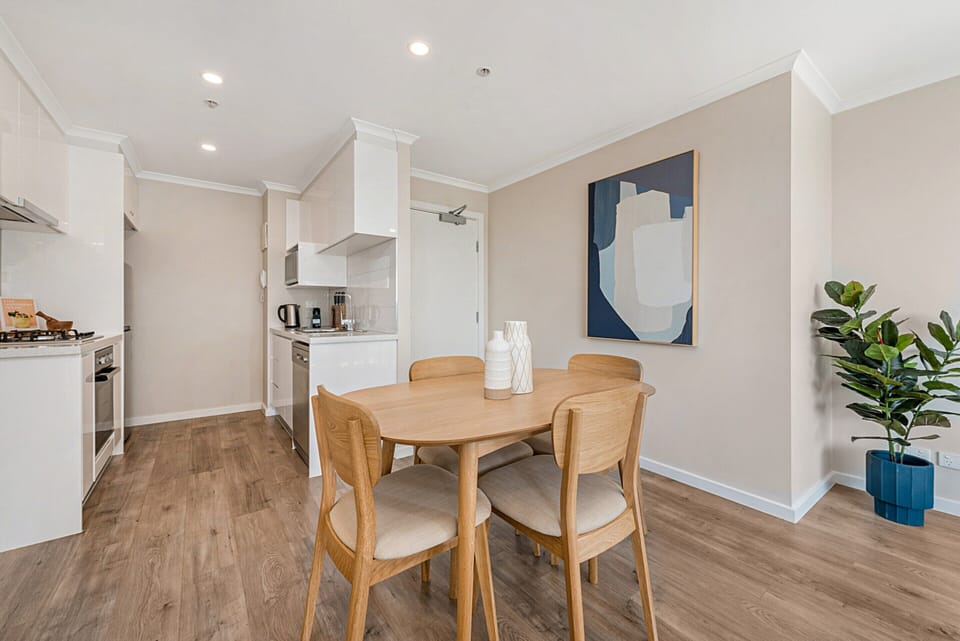 Apartment | Dining