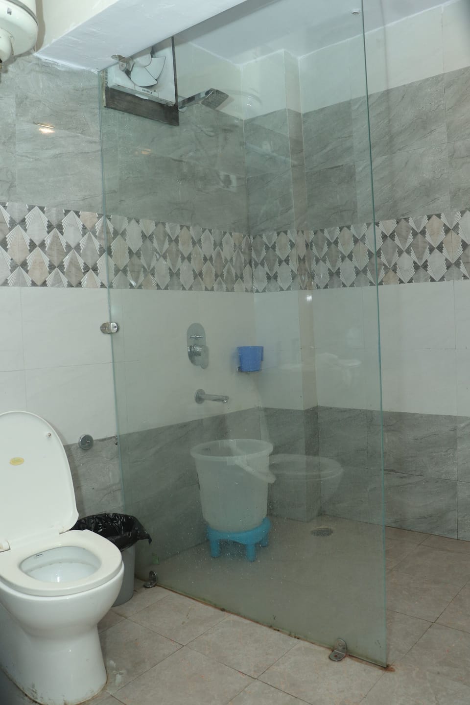 Free toiletries, toilet paper