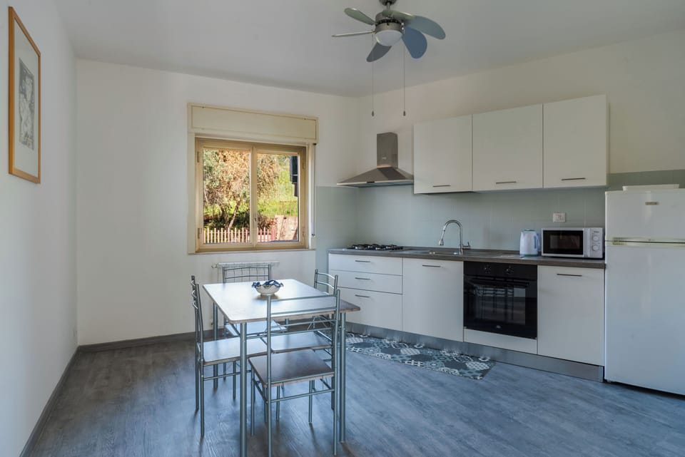Apartment, 2 Bedrooms, Balcony | Private kitchen | Electric kettle