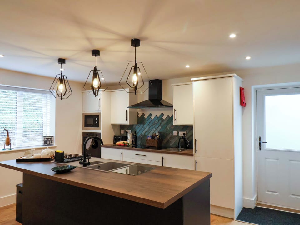 Fridge, microwave, dishwasher, toaster