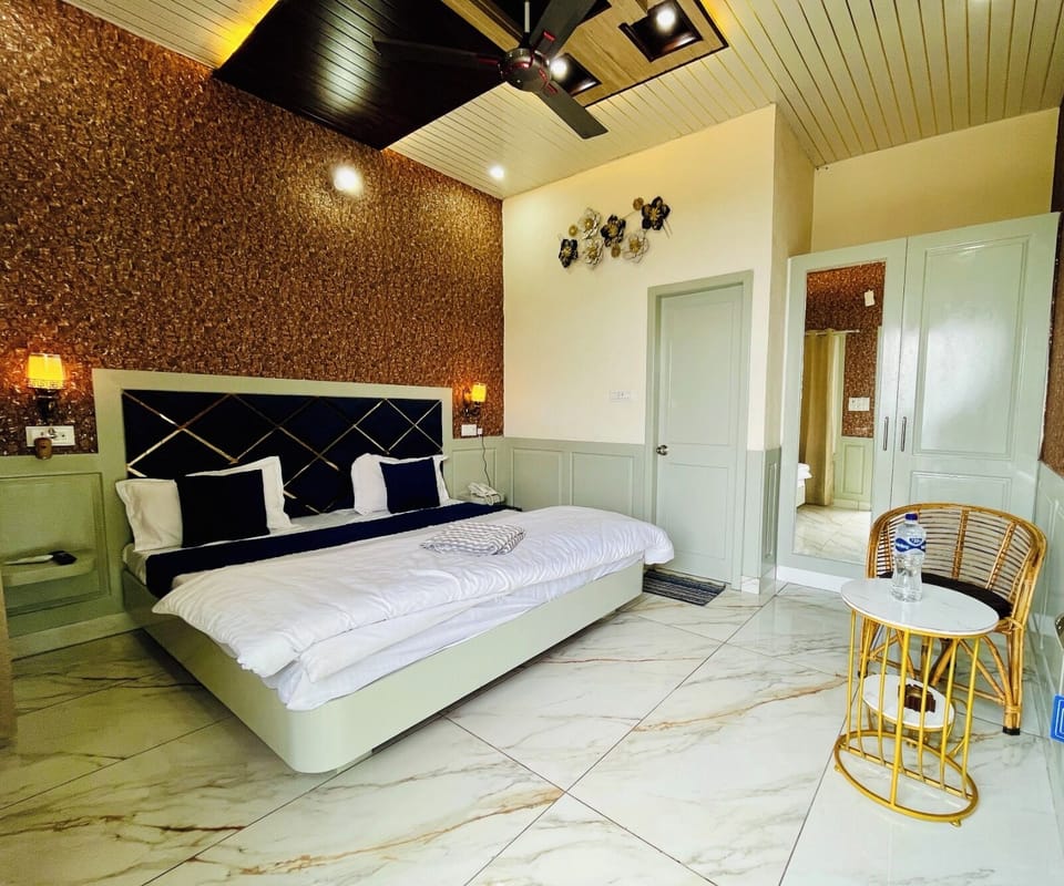 Deluxe Room | Desk, soundproofing, free WiFi