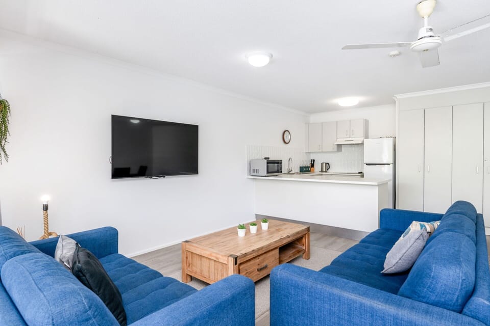 Apartment | Living area | Flat-screen TV