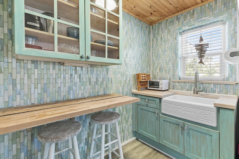 Condo, 1 Queen Bed with Sofa bed (Terrapin Station I) | Private kitchen | Oven, toaster
