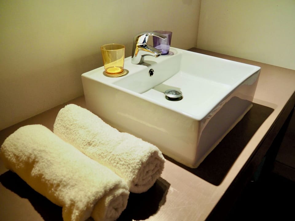 Comfort Double or Twin Room | Blackout drapes, iron/ironing board, free WiFi