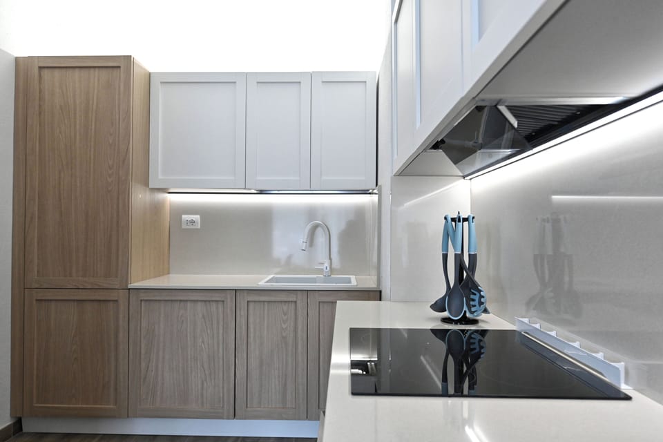 House | Private kitchenette | Full-size fridge, microwave, oven, stovetop