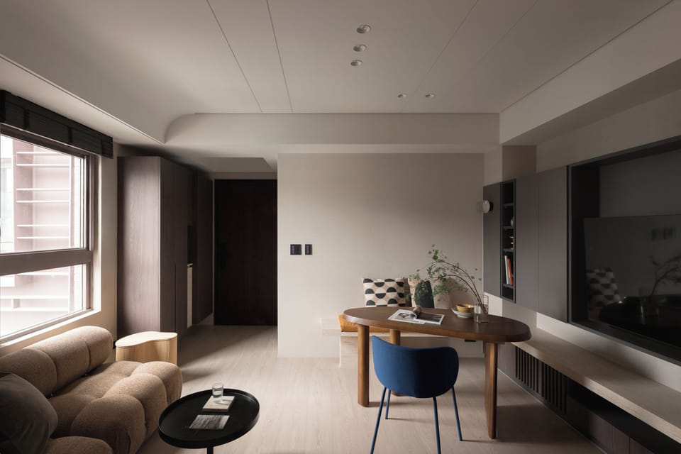 Apartment | Living area | 60-cm TV with cable channels