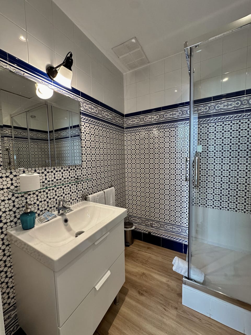 Casa Consell Gran Via Guest House Bed and Breakfast in Barcelona