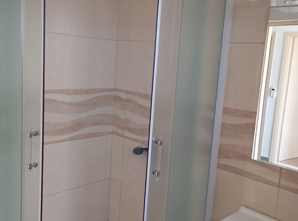 Apartment (Two Bedroom Apartment With Terrace) | Bathroom | Shower, towels