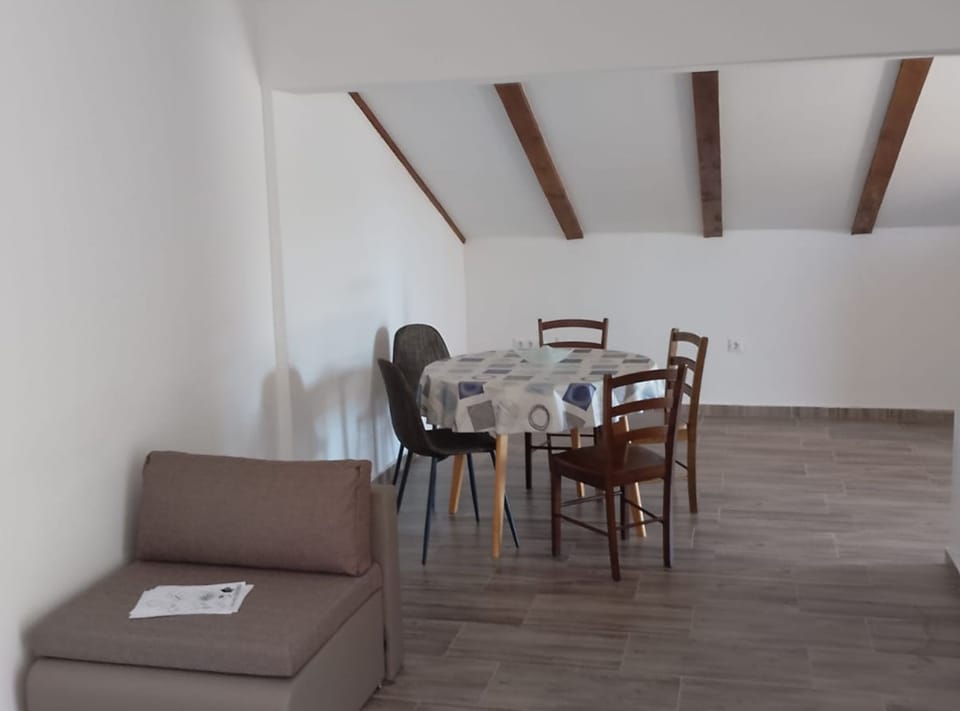 Apartment (Two Bedroom Apartment With Terrace) | Dining room
