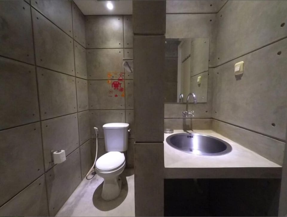 Shower, free toiletries, hair dryer, slippers