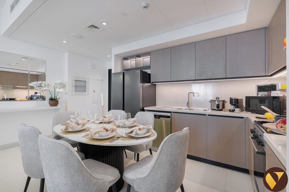 Luxury Apartment, 4 Bedrooms, Balcony, City View | Private kitchen | Full-size fridge, microwave, oven, stovetop