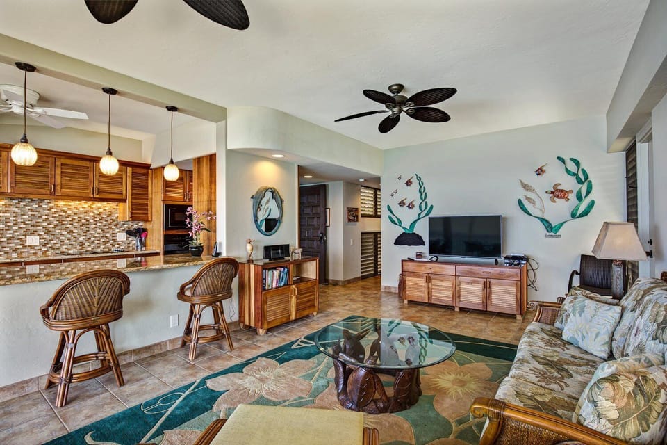 Condo, Multiple Beds, Lanai, Ocean View (Hale Pohaku 1) | Living area