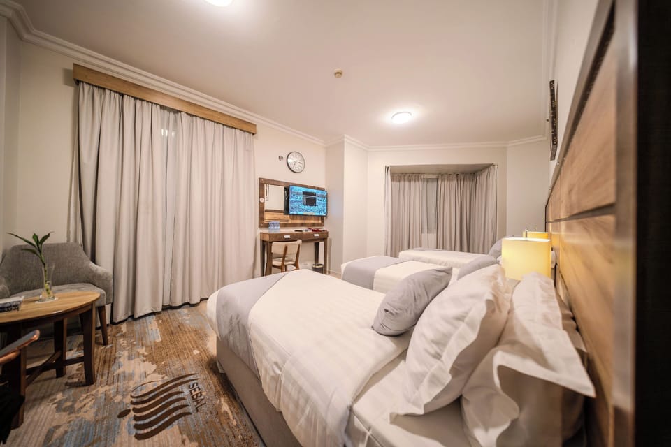 Triple Room | In-room safe, blackout drapes, iron/ironing board, WiFi (free)