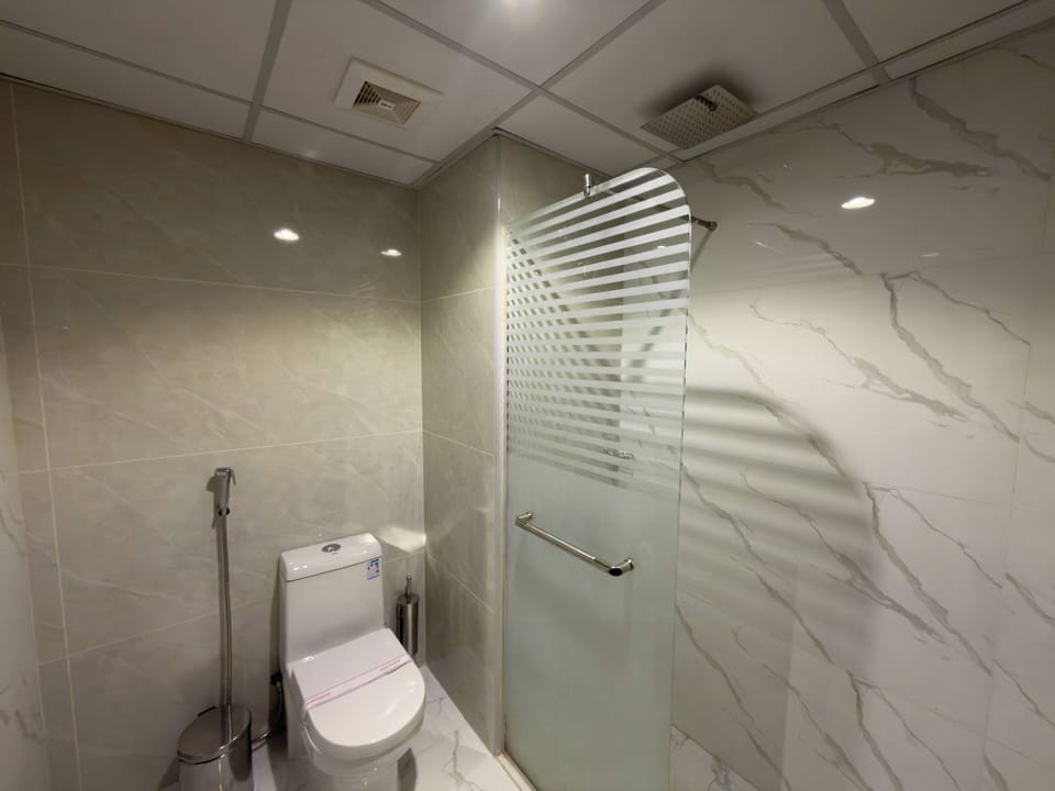 Quadruple Room | Bathroom | Combined shower/tub, hair dryer, slippers, bidet