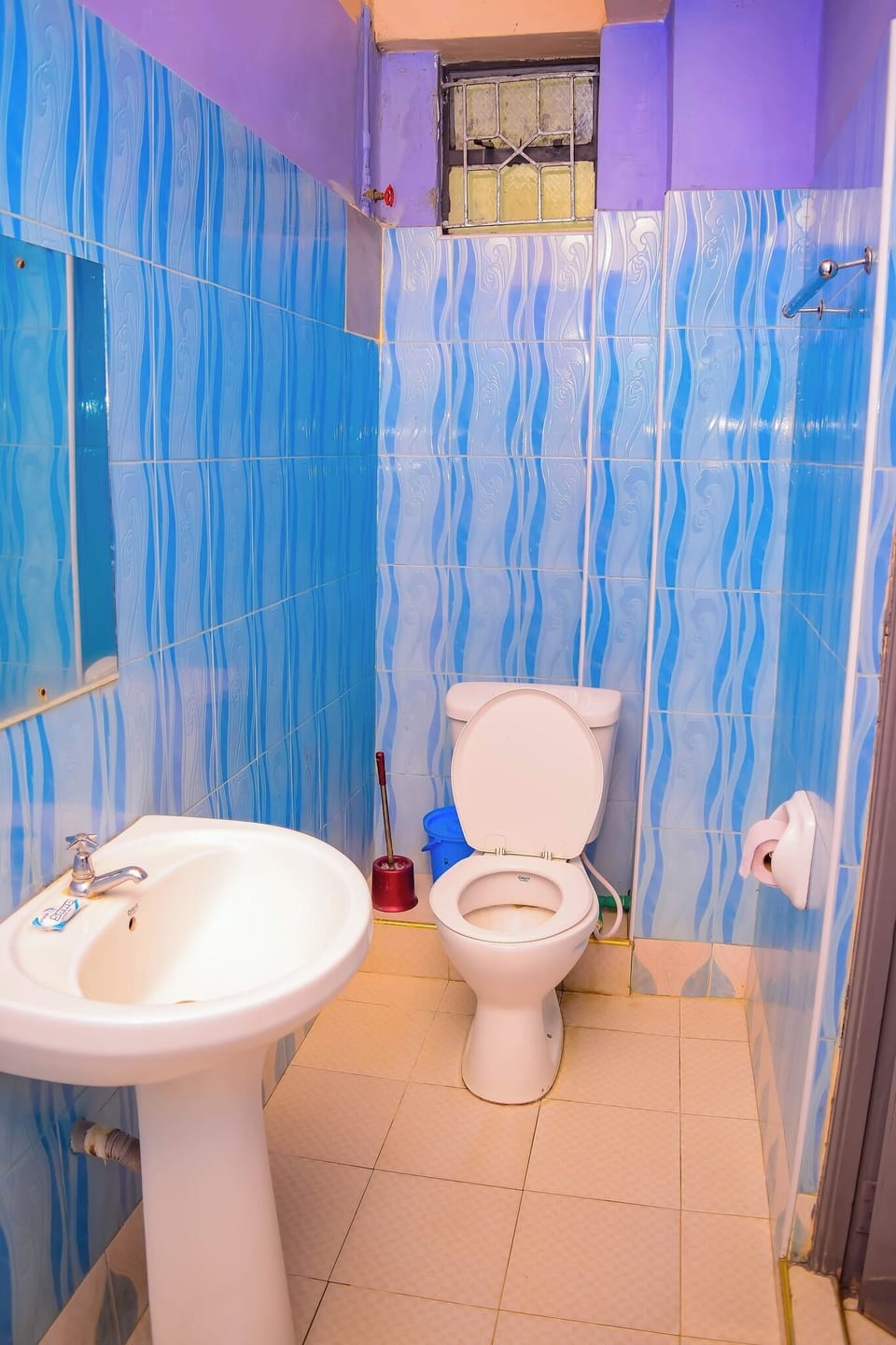 Standard Single Room | Bathroom | Shower, free toiletries, slippers, towels