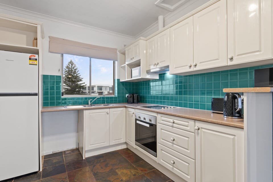 Apartment | Private kitchen | Cookware/dishes/utensils