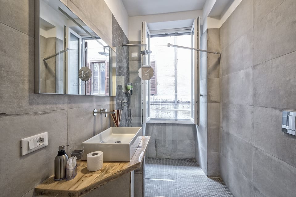 Superior Double Room | Bathroom | Shower, rainfall showerhead, free toiletries, hair dryer