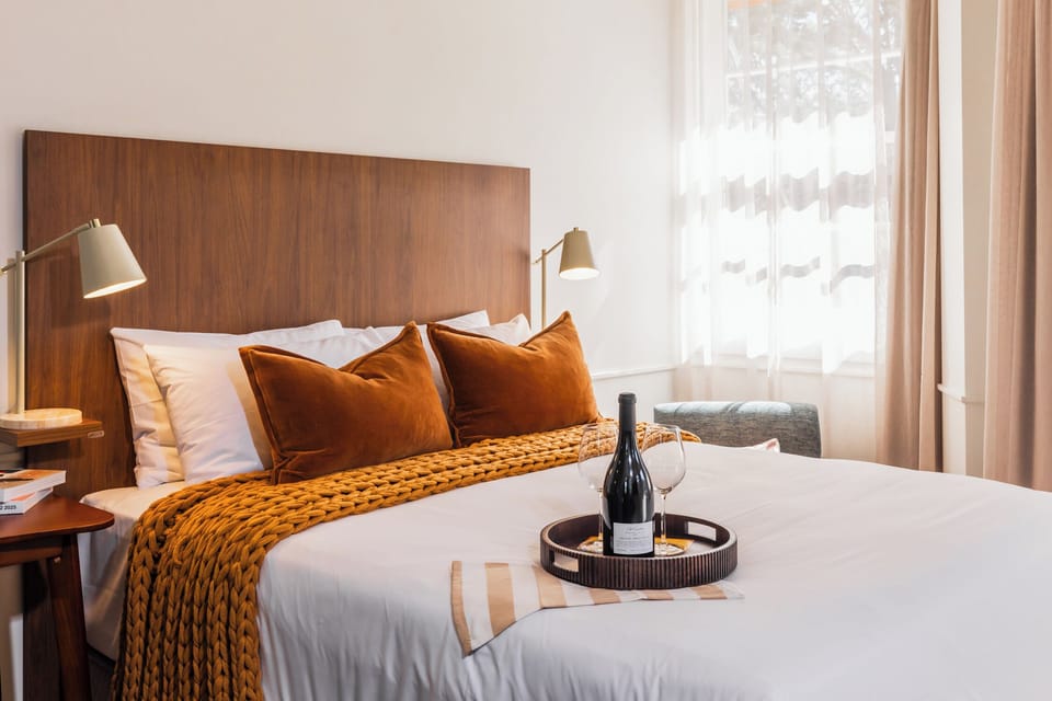 Kurrajong Suite with Free Wifi | Minibar, in-room safe, iron/ironing board, WiFi (free)