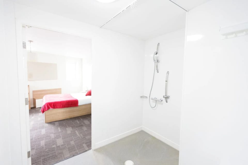 Single Room, Non Smoking | Bathroom