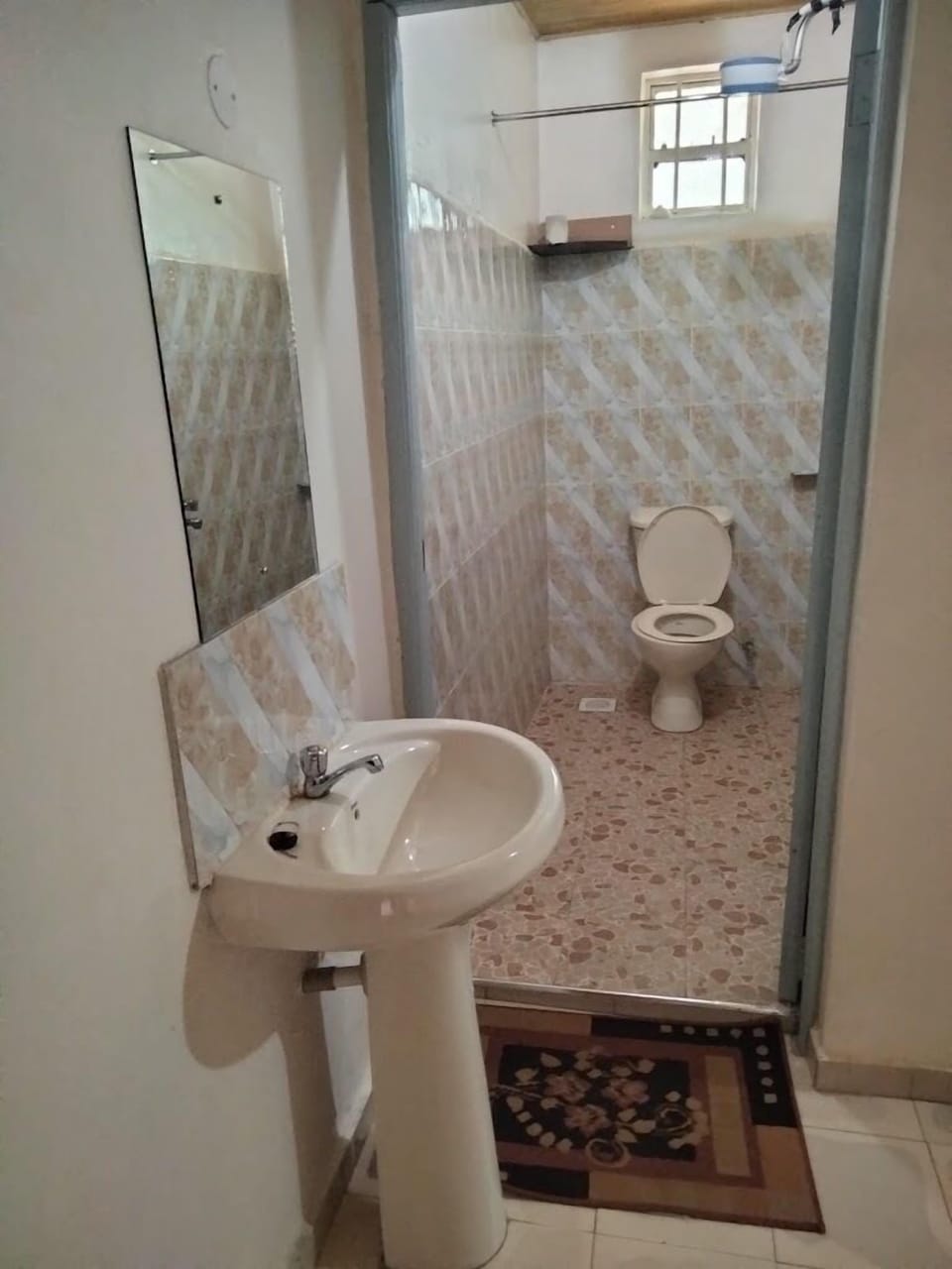 Deluxe Single Room | Bathroom | Shower, slippers, towels, soap