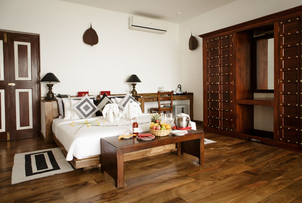 Minibar, in-room safe, iron/ironing board, free WiFi