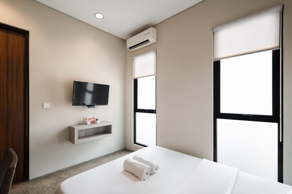 Deluxe Room | Desk, free WiFi