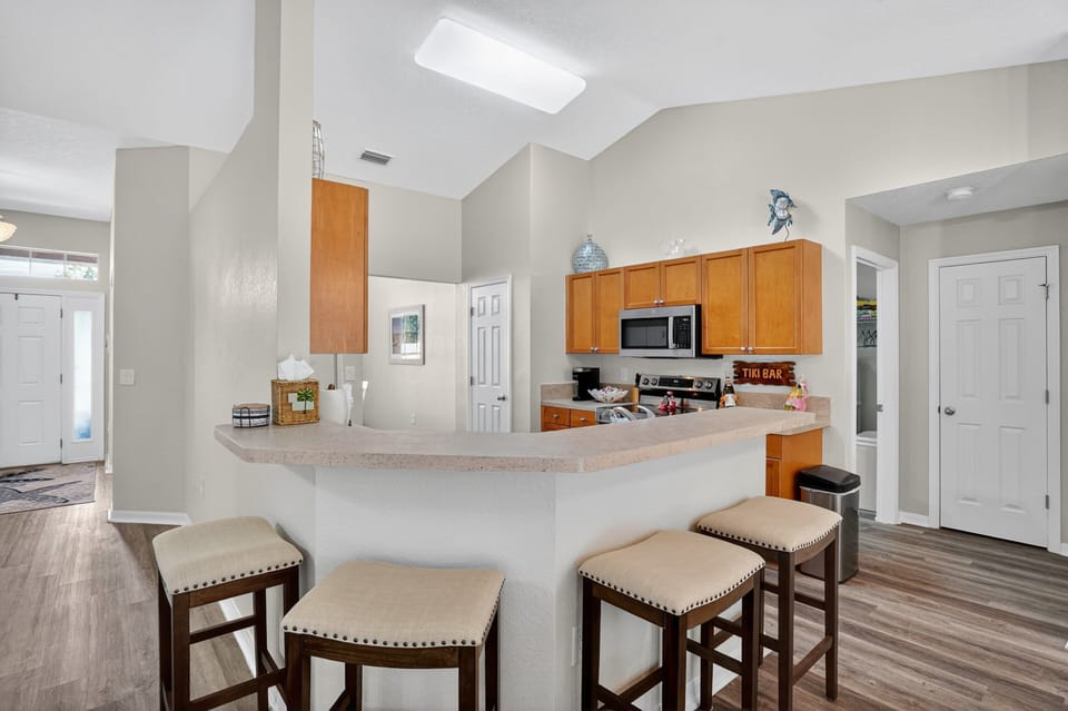 House, 4 Bedrooms | Private kitchen | Coffee/tea maker, fridge, electric kettle, toaster