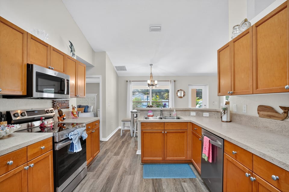 House, 4 Bedrooms | Private kitchen | Coffee/tea maker, fridge, electric kettle, toaster