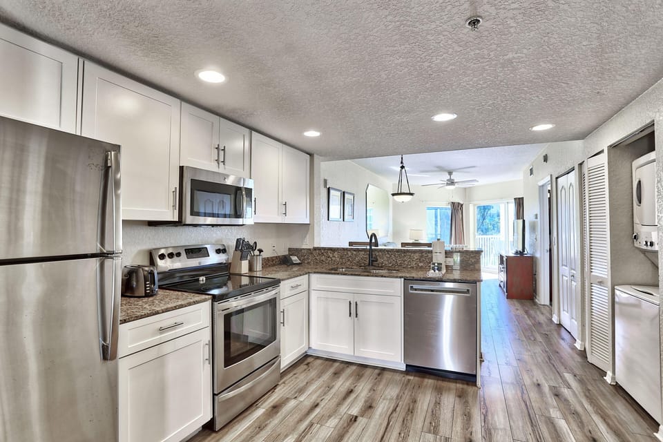 Condo, Multiple Beds (Sunset Vistas 405S) | Private kitchen | Oven, toaster