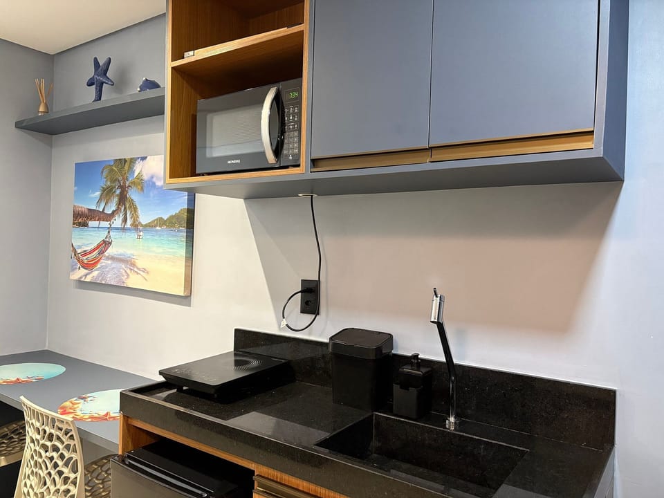 Studio | Private kitchen | Toaster, blender, cookware/dishes/utensils