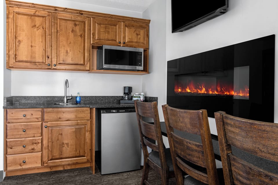 Park Hotel- Standard 2 Bedrooms | Private kitchenette