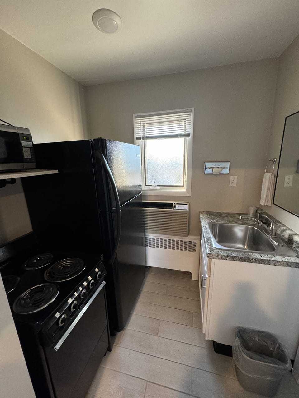 Deluxe Double Room | Desk, laptop workspace, blackout drapes, free WiFi