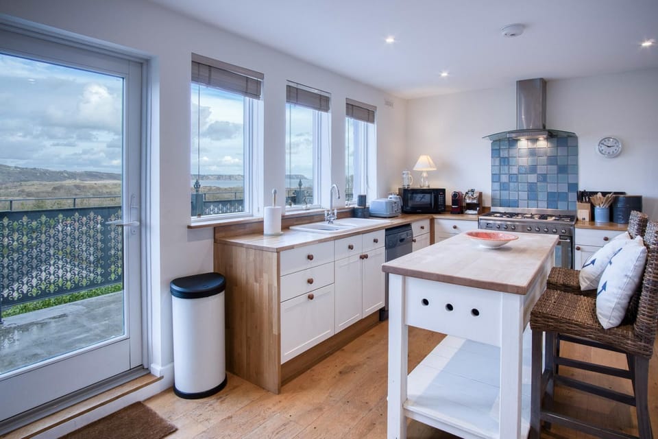 Microwave, oven, highchair