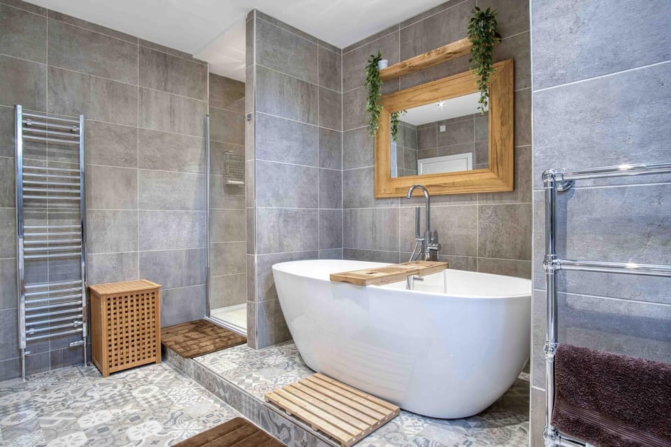 Hopkins Retreat Farm - 5 Bedroom House - Swansea Cottage in Wales
