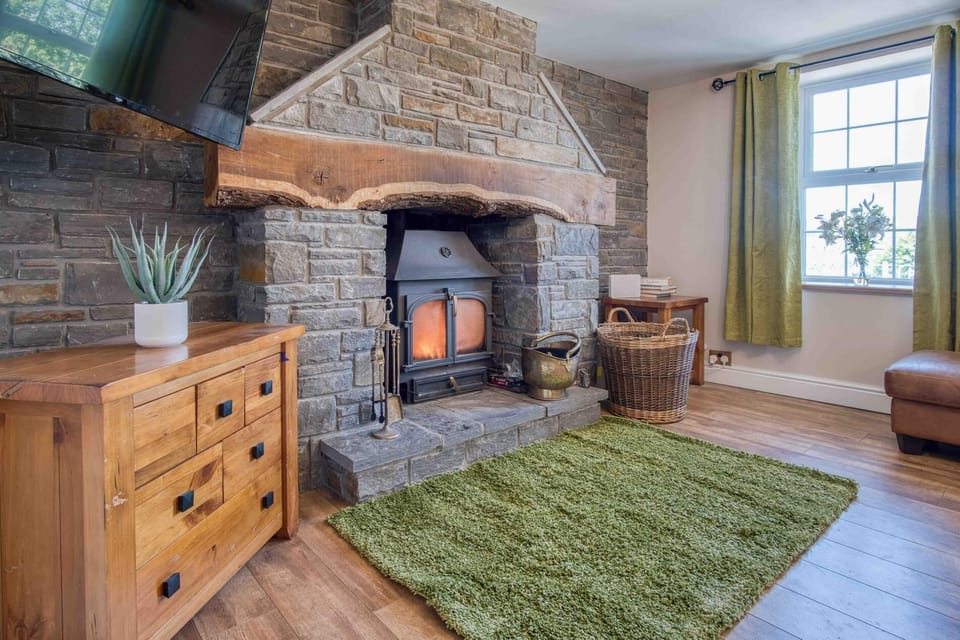 Hopkins Retreat Farm - 5 Bedroom House - Swansea Cottage in Wales