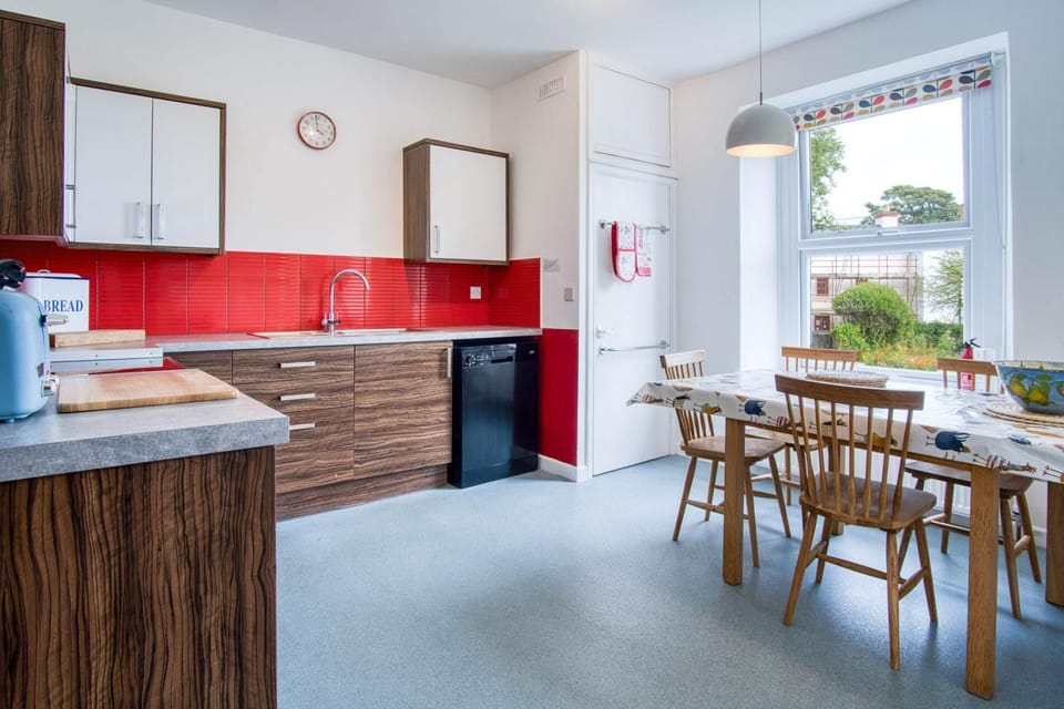 House (5 Bedrooms) | Private kitchen | Microwave, oven, highchair